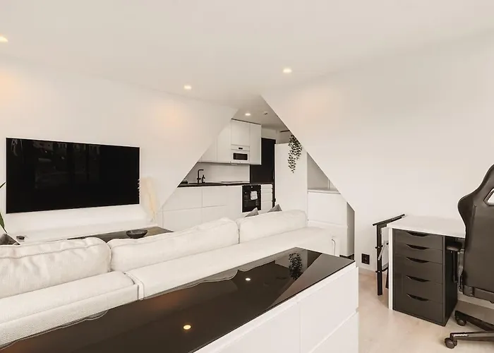 Dinbnb I Penthouse 250m From Center I Privat Balcony