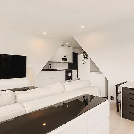 Dinbnb I Penthouse 250m From Center I Privat Balcony